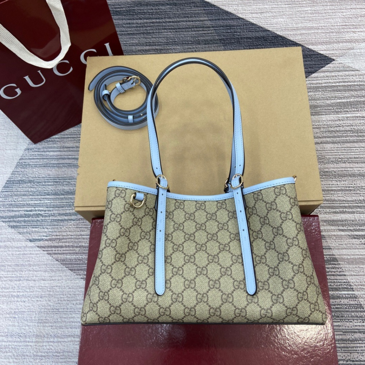 Gucci – Bolso shopper grande con emblema GG