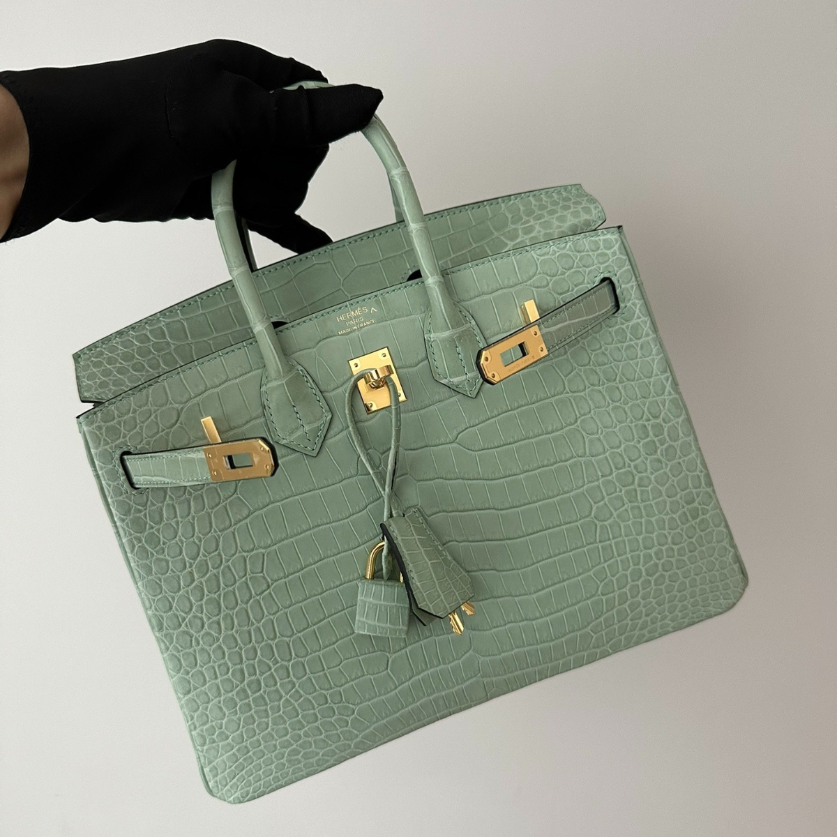Hermès – Kelly 28 Vert d’Eau de piel de cocodrilo, edición limitada