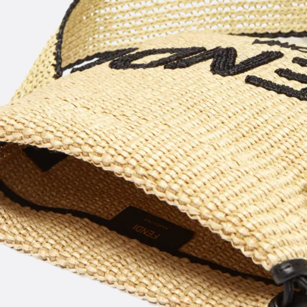Fendi – Bolso pequeño de paja trenzada «Sack» en color beige