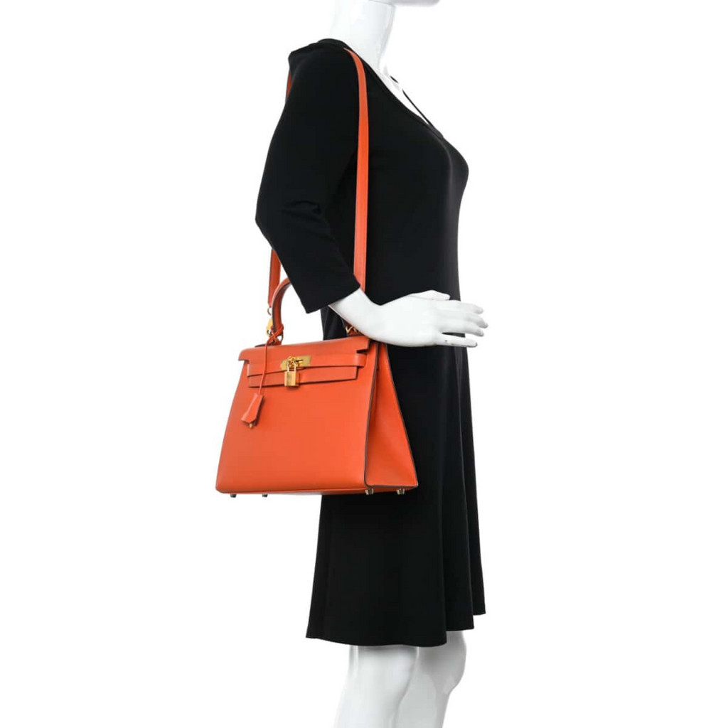 Hermès – Bolso Kelly 25 en color naranja con herrajes dorados