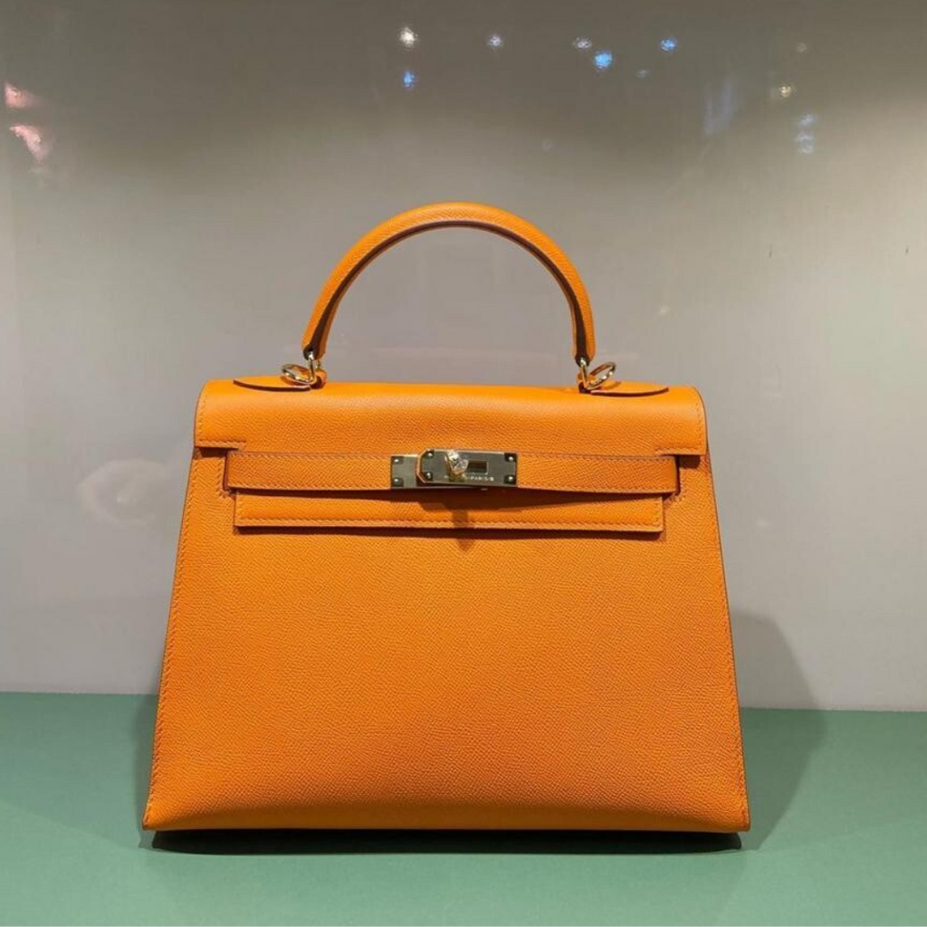Hermès – Bolso Kelly 25 en color naranja con herrajes dorados