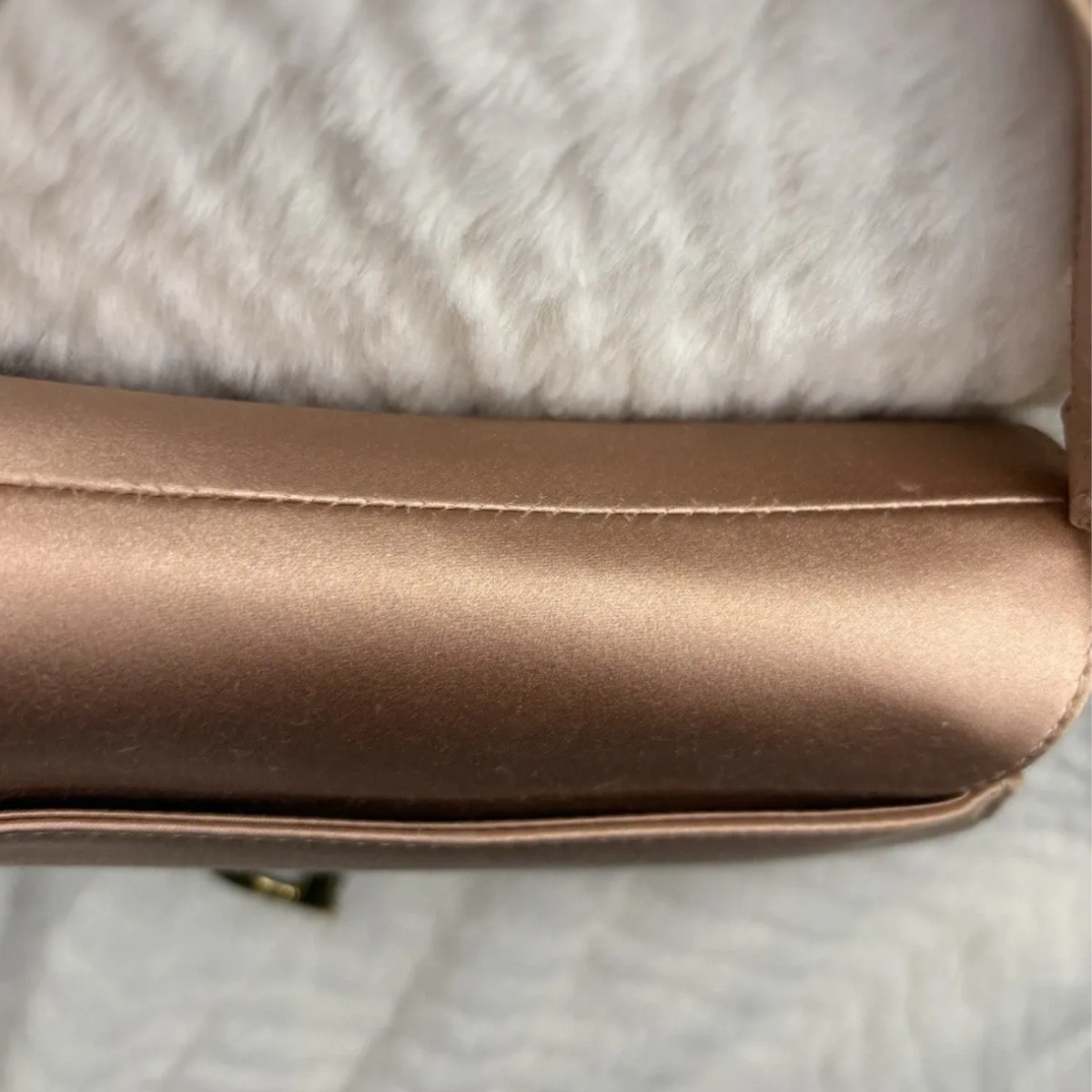 Dior – Bolso Mini Saddle en satén color rosa pálido