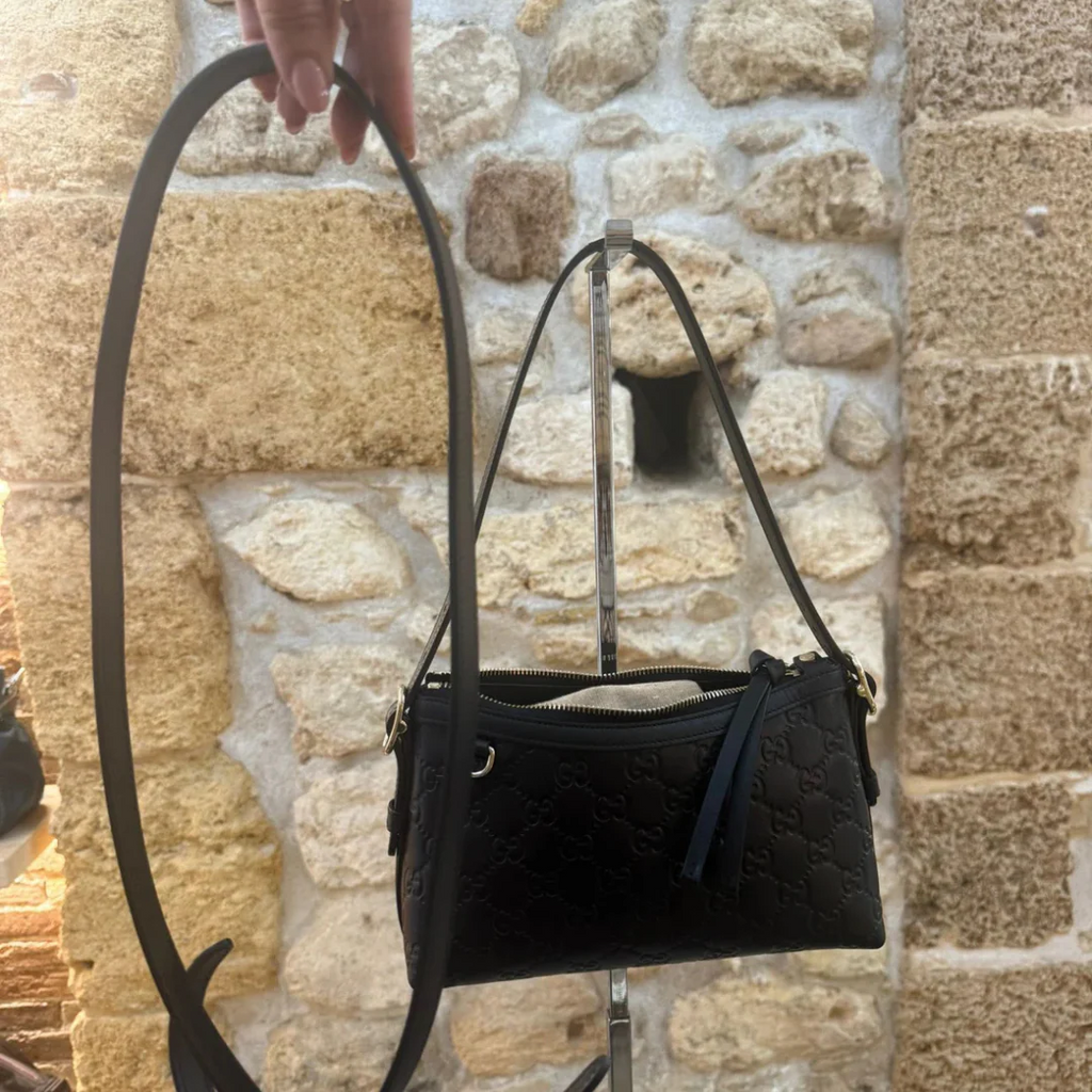 Gucci – Bolso bandolera mediano con el emblema GG